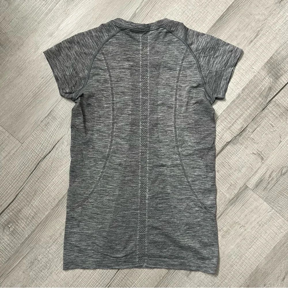 LULULEMON Swiftly Tech Short Sleeve Crew Size 8 Gray